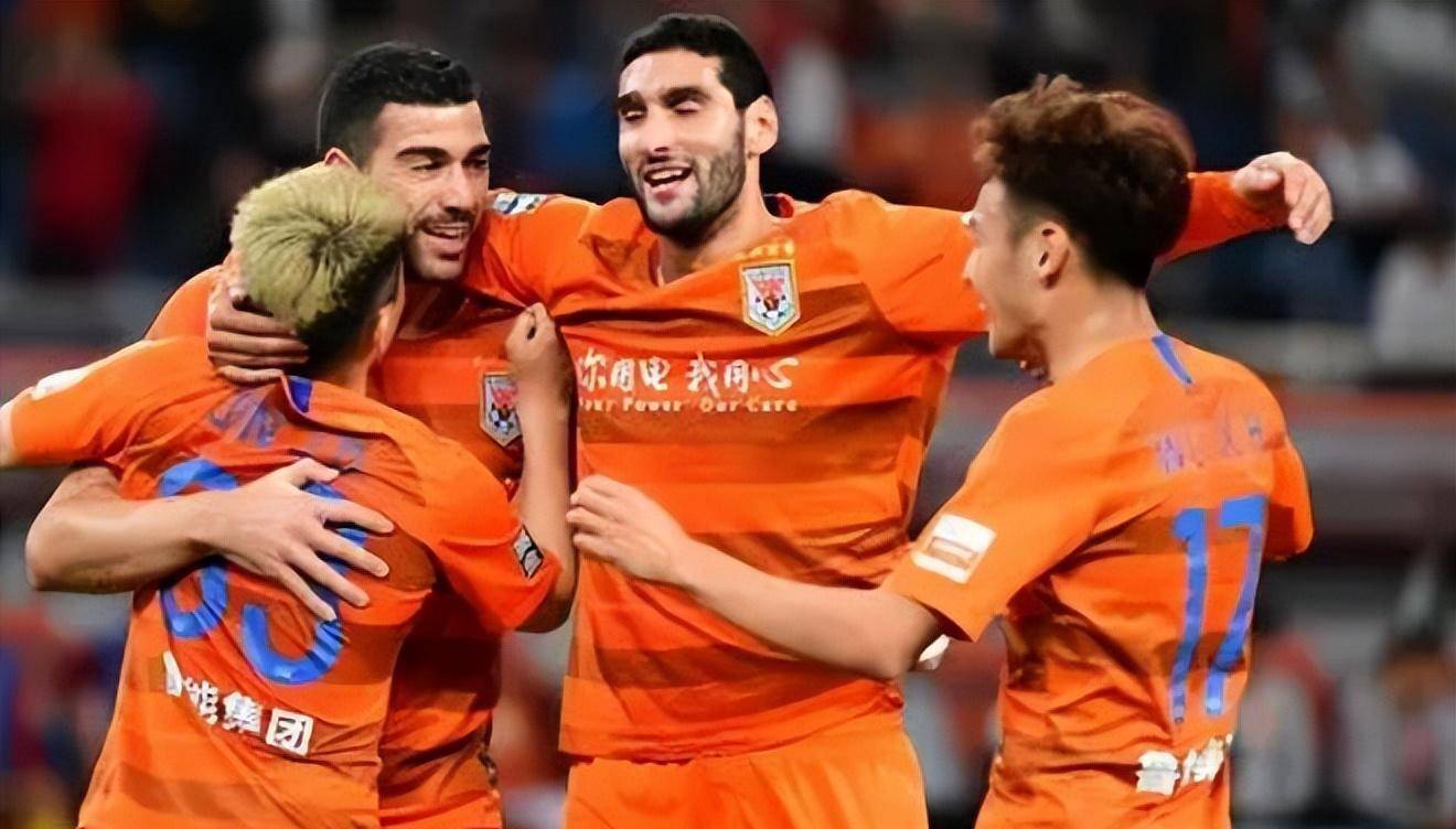 包含联盟重大转会，球迷们期待新一季的表现的词条