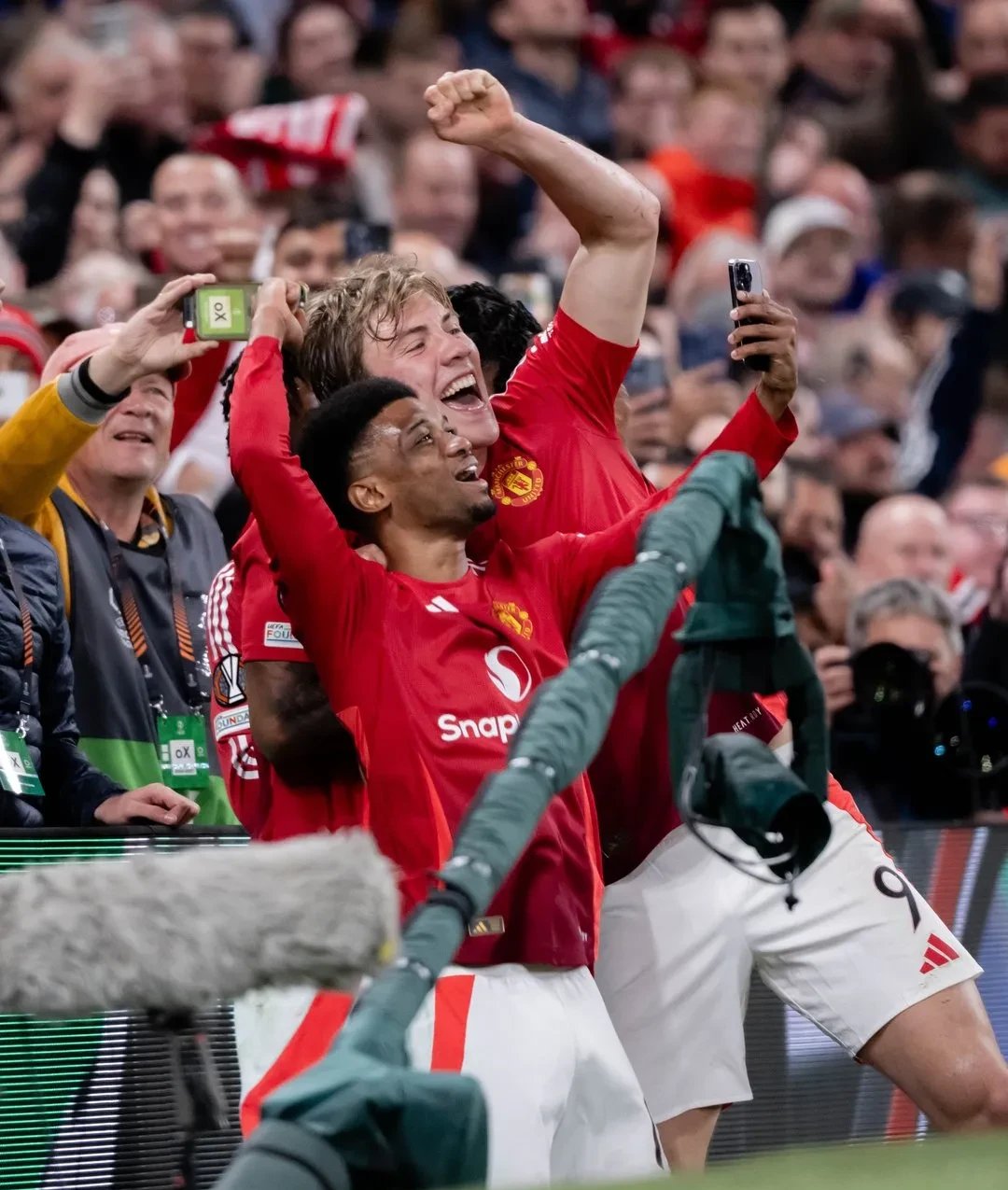 关于欧预赛双方对决火花四溅，赛场再燃的信息