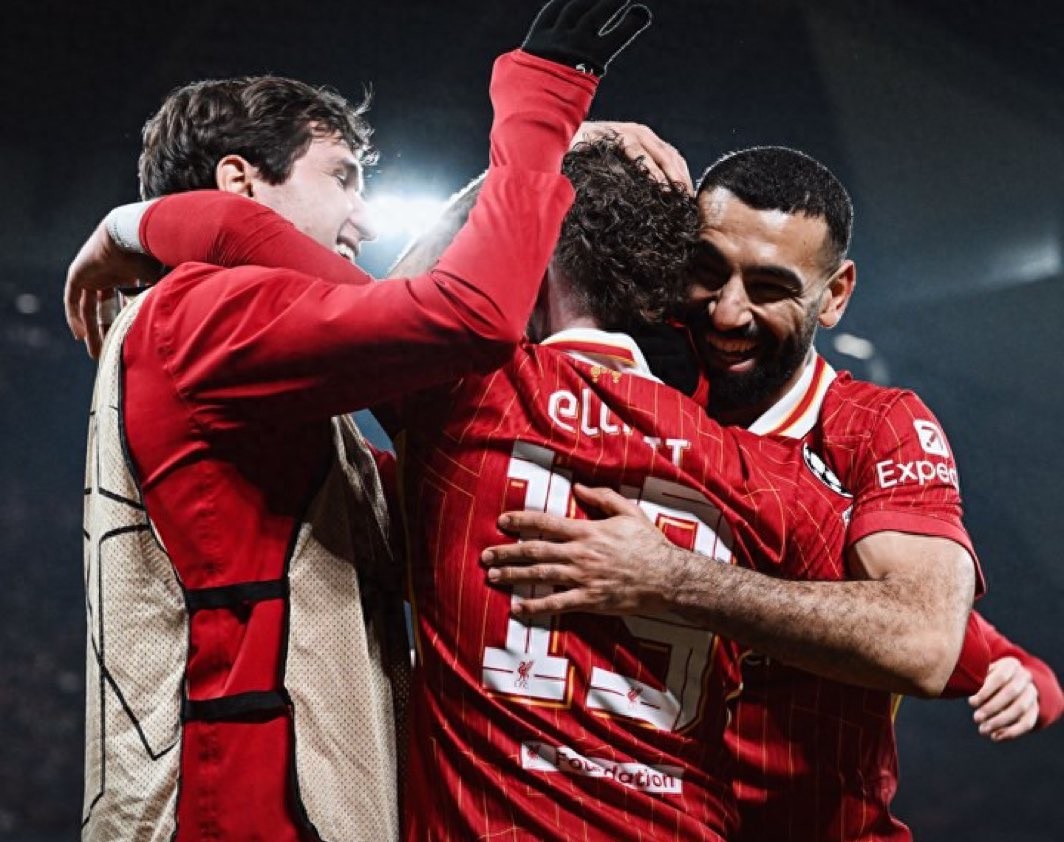 里尔队在比赛中表现出色,赢得掌声 里尔队在比赛中表现出色,赢得掌声