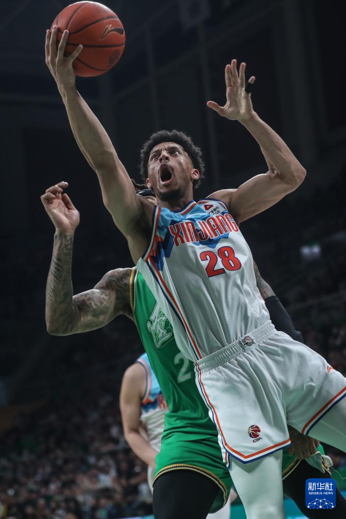 篮球比赛中出现紧张激烈局面