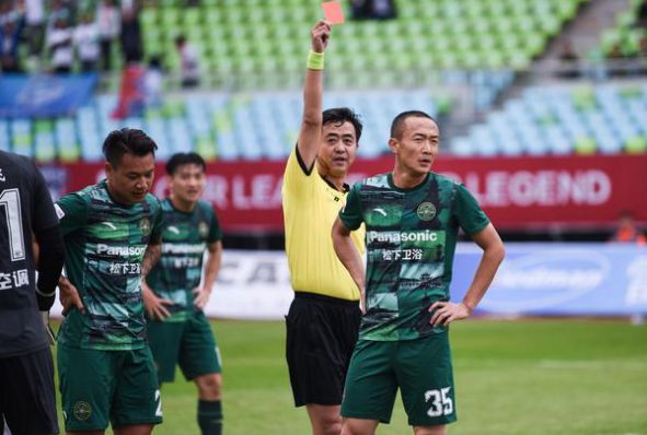 包含日本轻取勒沃库森，苏亚雷斯点燃赛场的词条