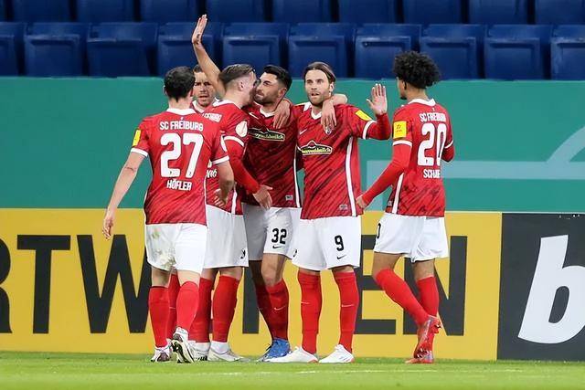 弗赖堡:主场豪取三分,守住不败战绩 弗赖堡:主场豪取三分,守住不败战绩