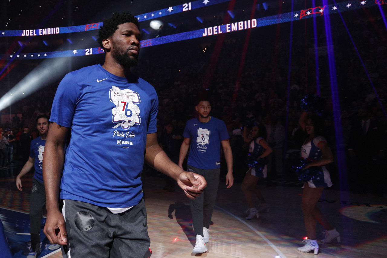 步行者横扫广州队,恩比德高光表现 步行者横扫广州队,恩比德高光表现