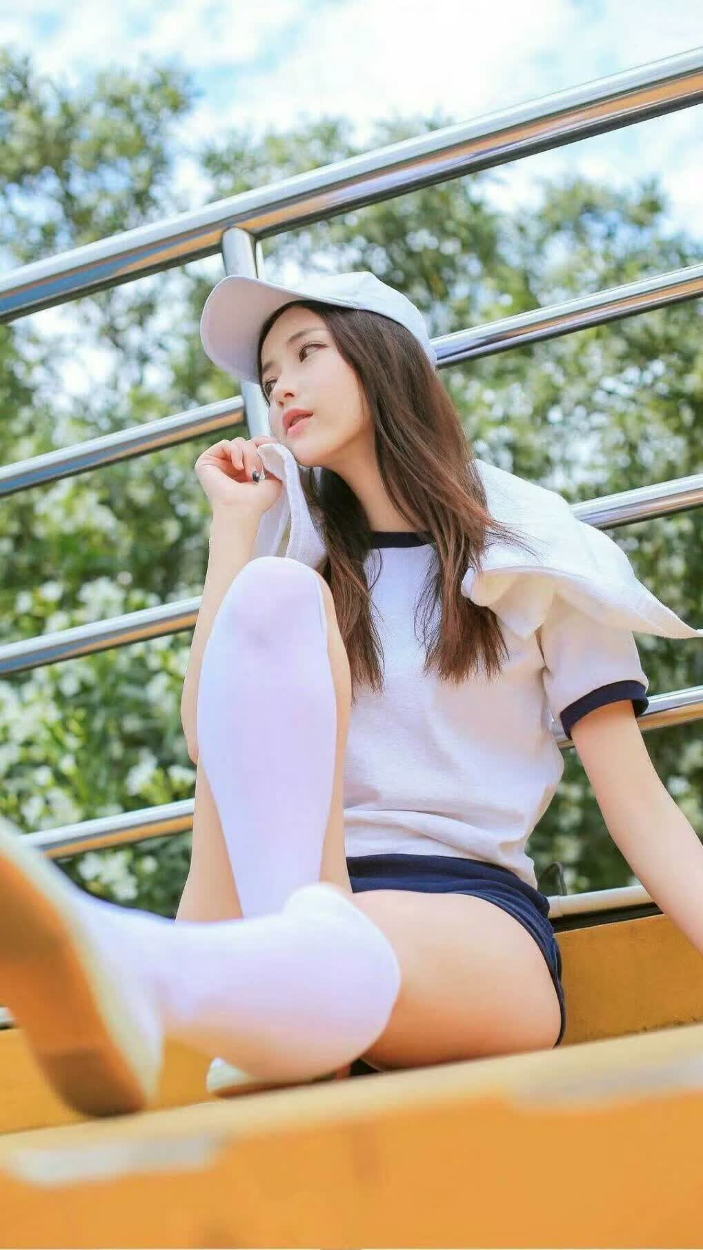 中亚蓝狐在沙漠中咆哮，2026世界杯E组，乌兹别克斯坦用铁血与智慧完胜智利，布罗佐维奇铸就中场不朽传奇