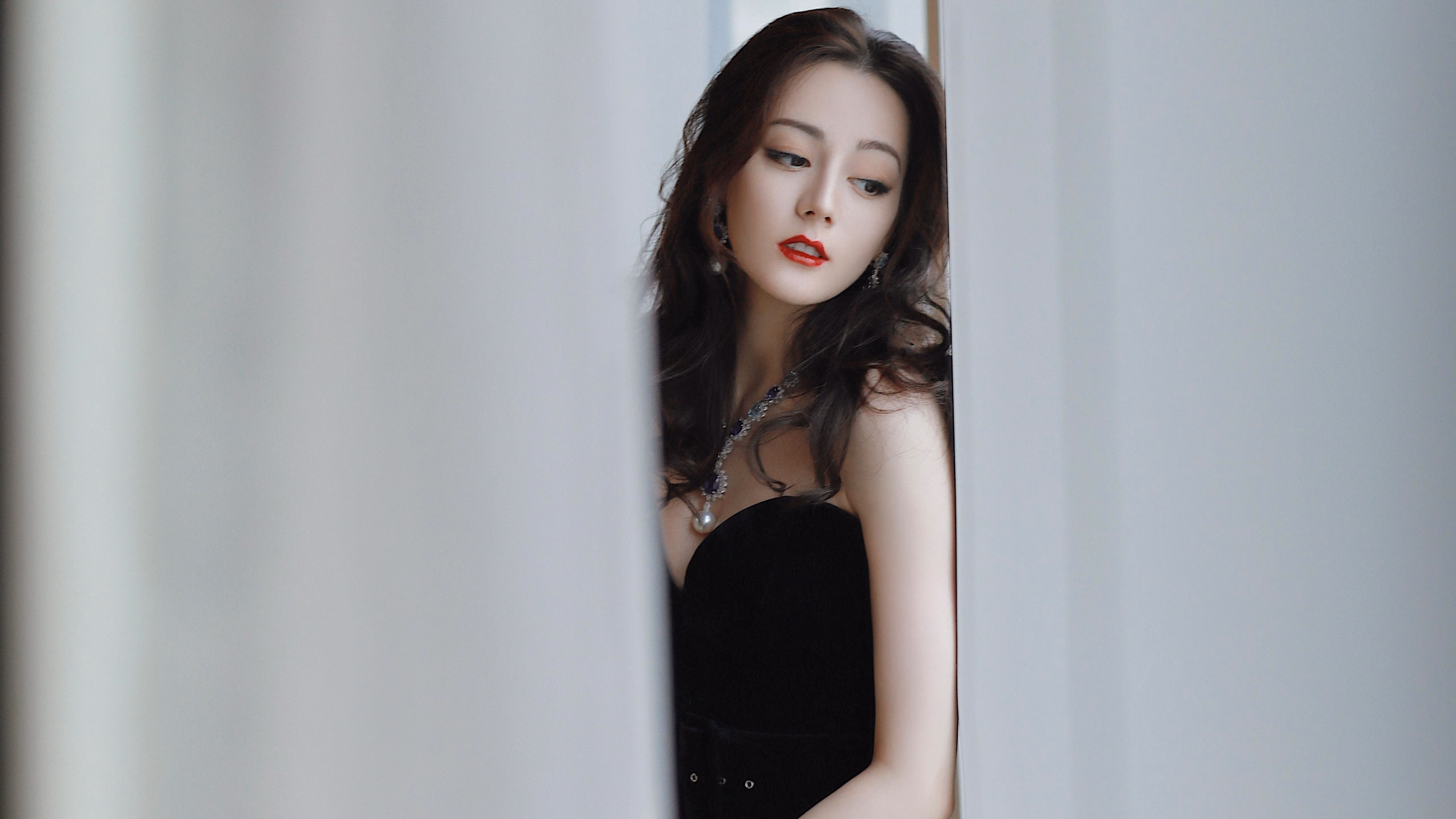 南美双雄与欧洲之王的交织夜，2026世界杯E组关键战，阿根廷绝地逆转智利，C罗老而弥坚带队致胜，防守反击铸就经典之夜